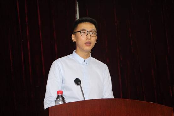 2017级研究生代表李超华发言